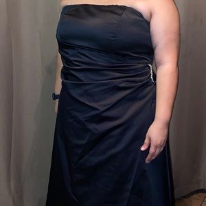 Black strapless David’s Bridal dress